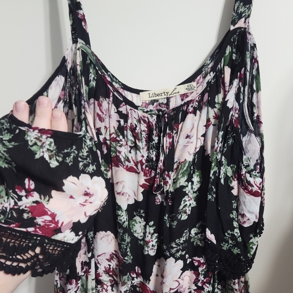 Cold shoulder floral